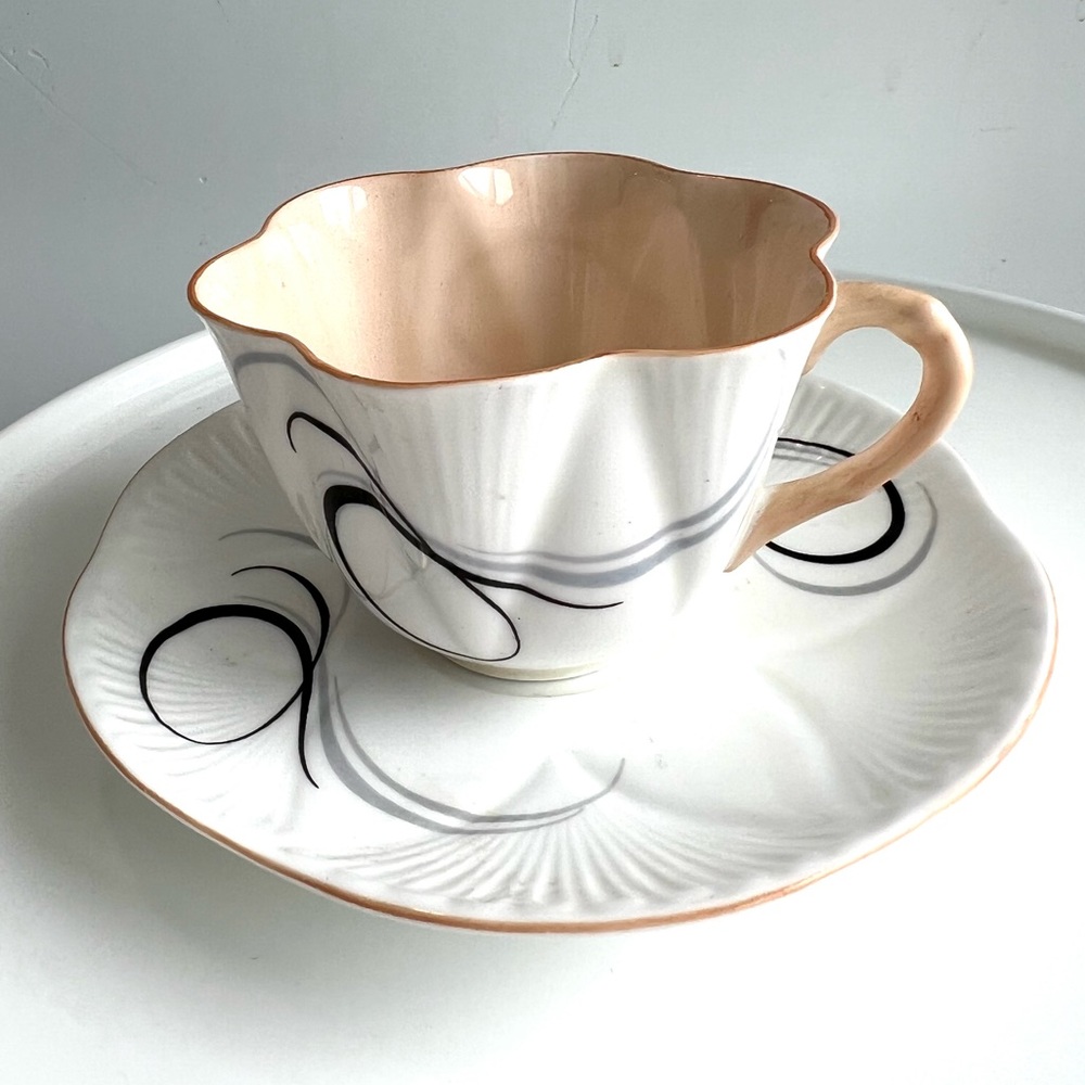 Beautiful SHELLEY teacup and saucer - Fantasy - Peach Art Deco